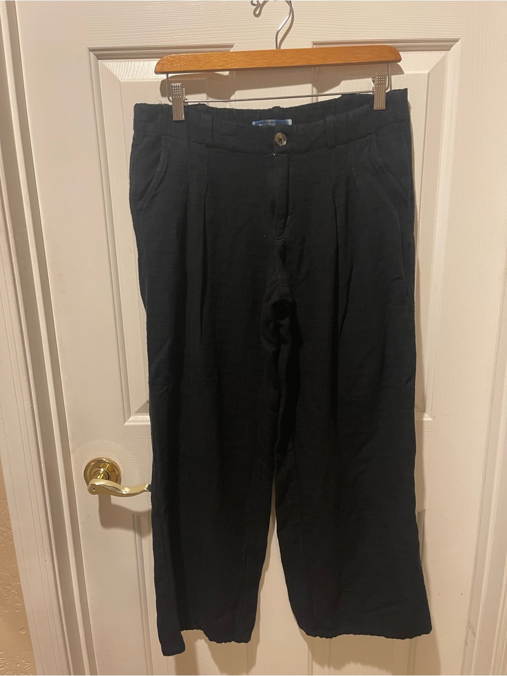 Urban Outfitters Wide-Leg Pleated Trousers | Black | Size 6